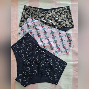 VS Panties bundle (M) NWT